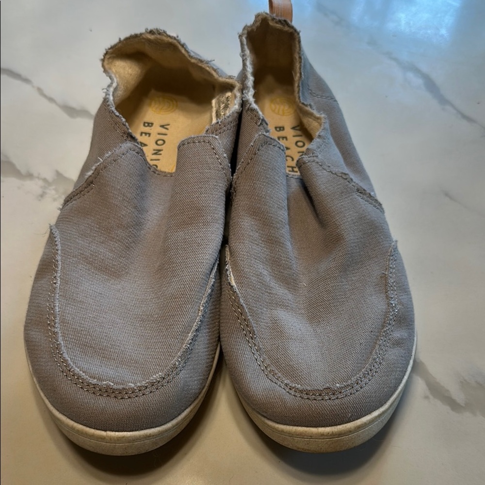 Vionic Women's Gray Slip-On Slippers